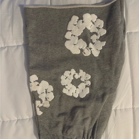 Denim tears never worn small black stains on waist band